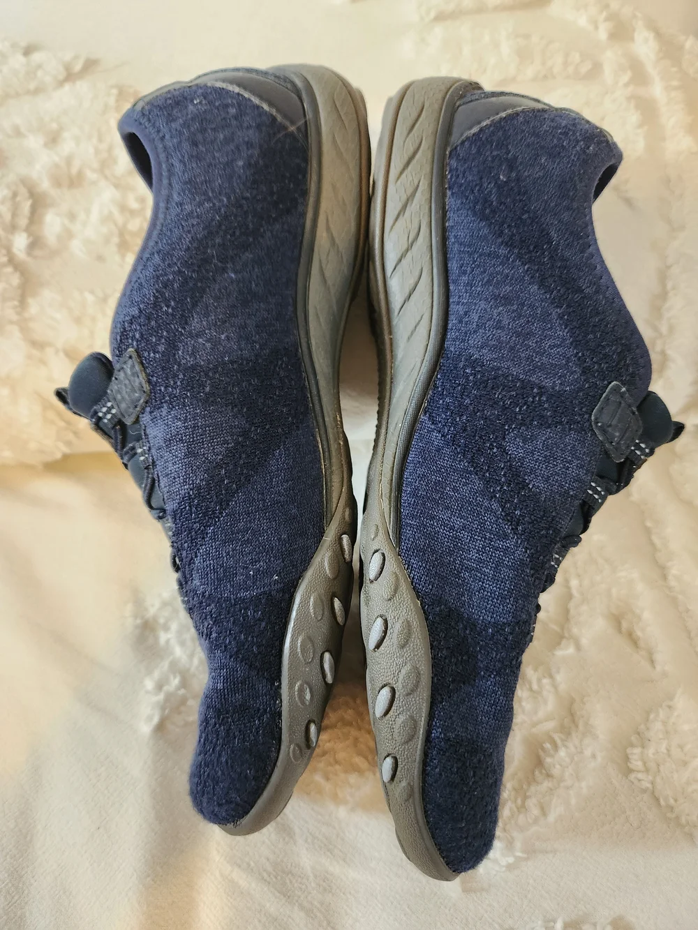 Skechers men slip